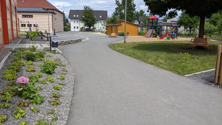 Gestaltung Außenanlagen Grundschule Oberlind, Sonneberg Gestaltung Außenanlagen Grundschule Oberlind, Sonneberg